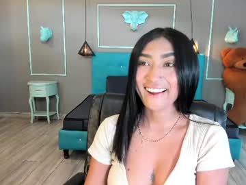 mia hoot01