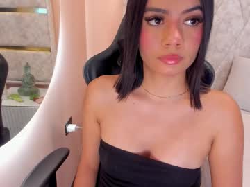 mia kisses2