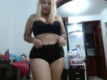 mia moons1
