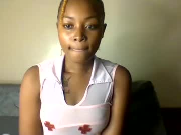 petite queen001