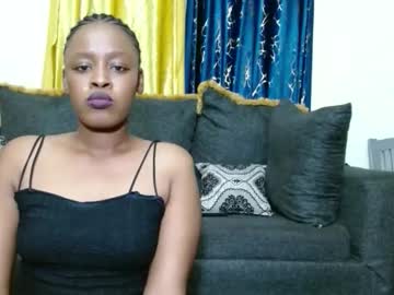 queen ariah 28